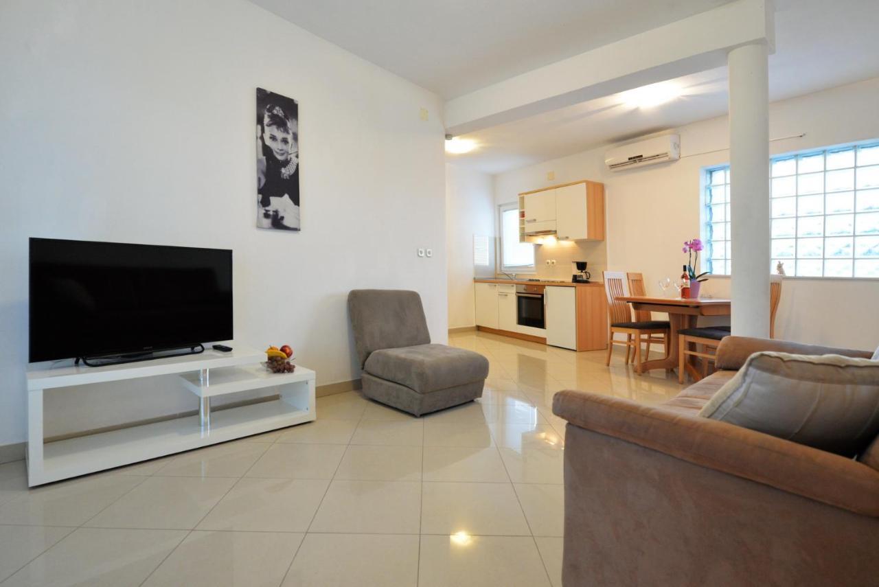 Apartmani Vedrana, Murter Exterior foto